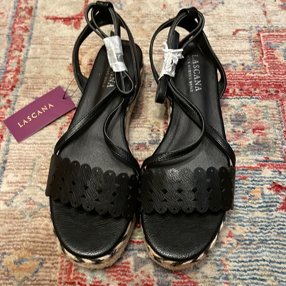 NWT black sandals